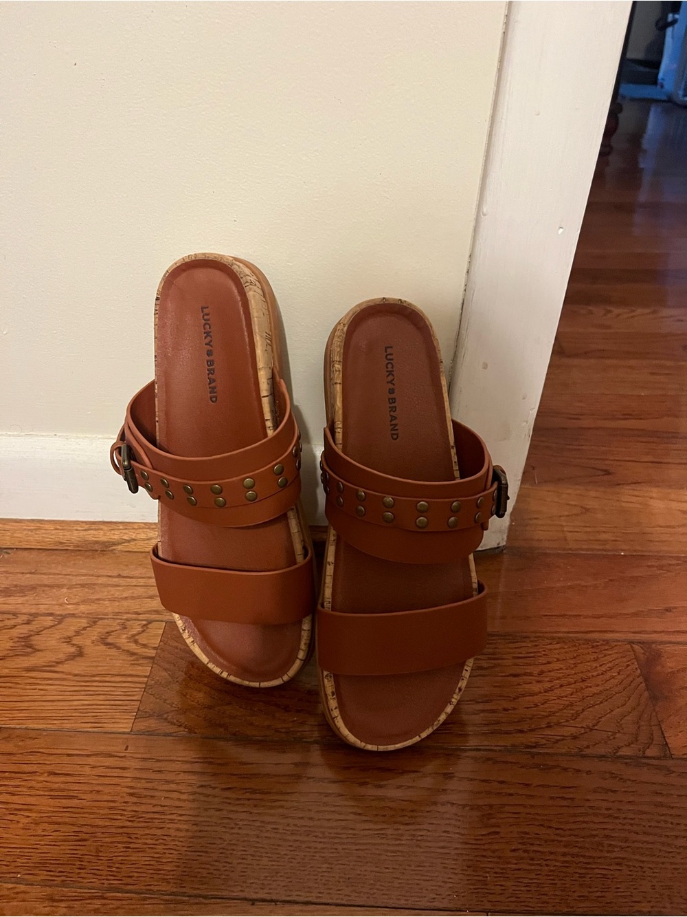 Womens tan Lucky Brand Sandals